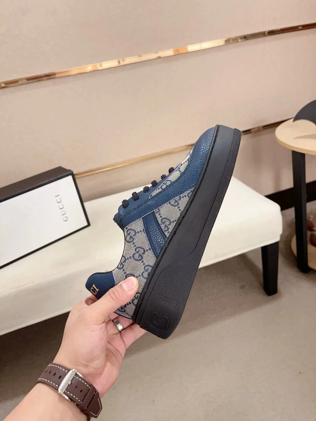 Men's shoes 💰: 420💰 [Gucci] Gucci's latest casual men's shoes, welcome to 1:1 comparison, a popular Hong Kong counter casual shoe, counter quality, support inspection, high-quality workmanship, uppers made of Italian imported calfskin, sheepskin lining insoles original fashion sports outsole, casual fashion, high-end quality, size: 38-44.